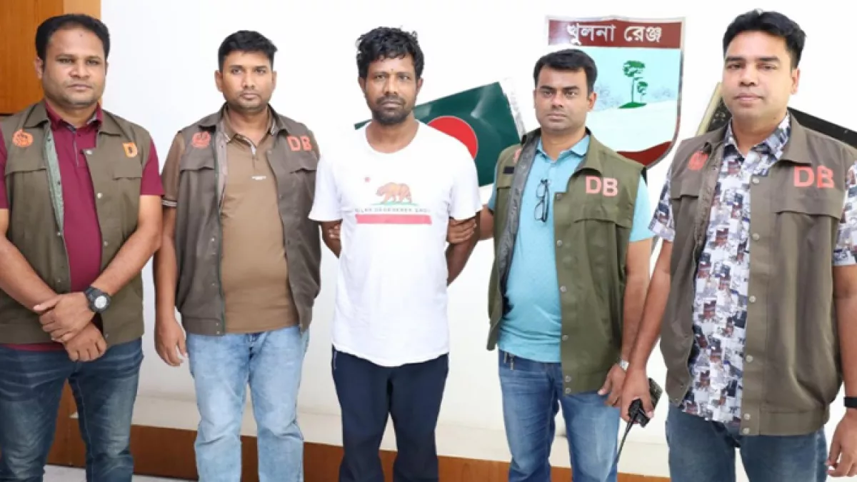 শীর্ষ সন্ত্রাসী খোঁড়া কামরুল অস্ত্রসহ গ্রেপ্তার