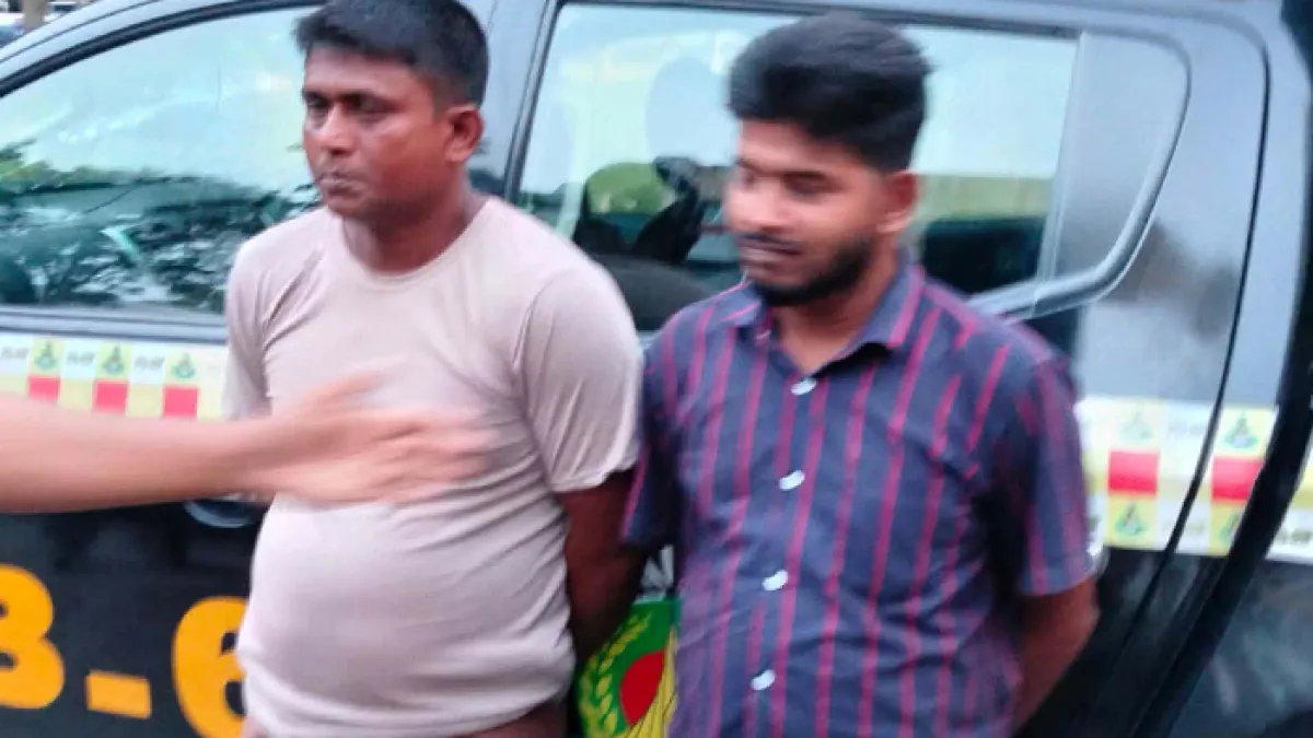 র‍্যাবের গাড়ি ভাঙচুর করে দুই আসামিকে ছিনিয়ে নিল জনতা