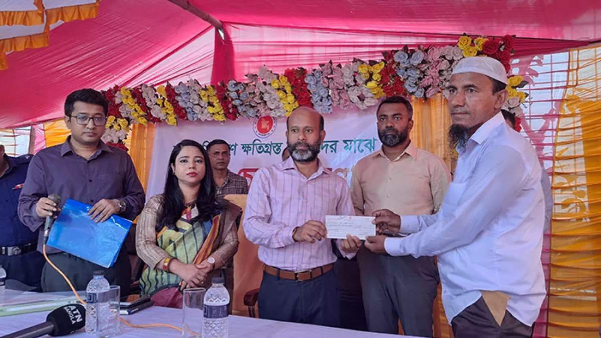 ভূমি অধিগ্রহণে ক্ষতিগ্রস্তদের  মাঝে এলএ চেক বিতরণ   