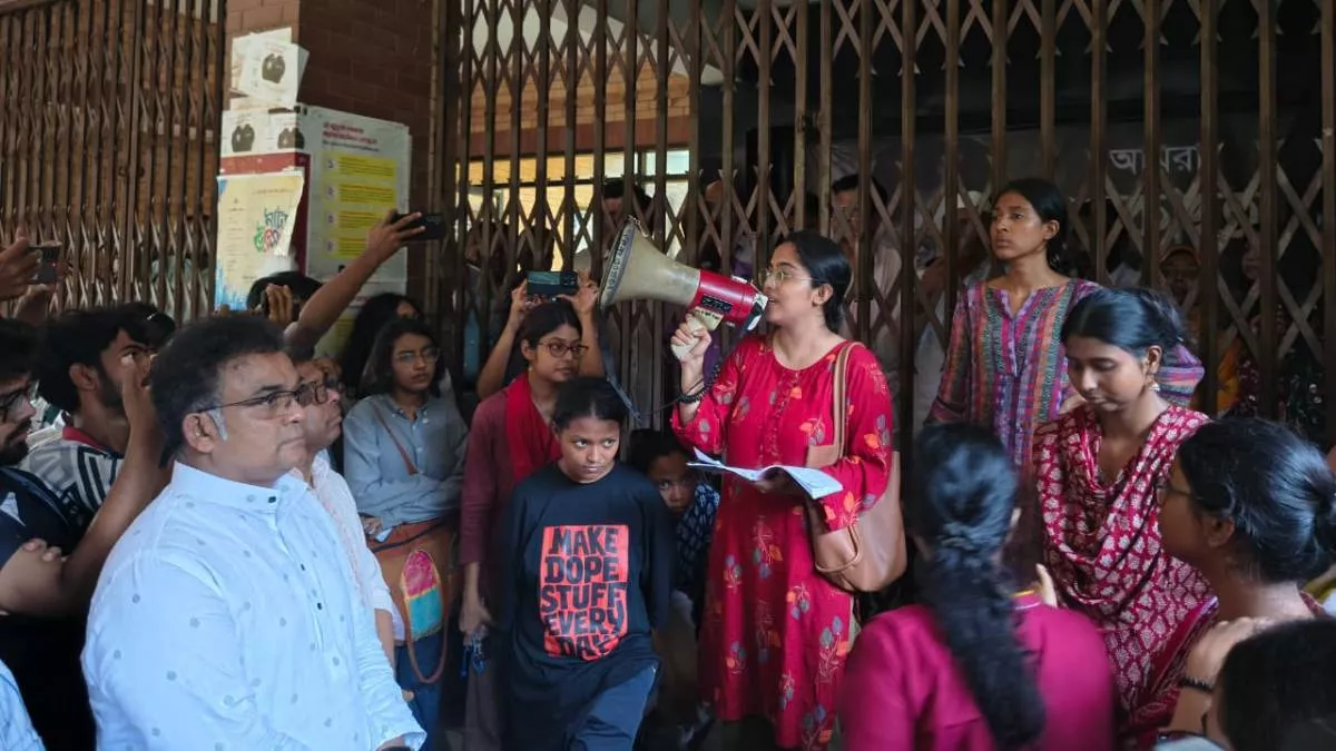 ৭২ ঘণ্টার আল্টিমেটাম, খুলে দেওয়া হলো জাবির প্রশাসনিক ভবন