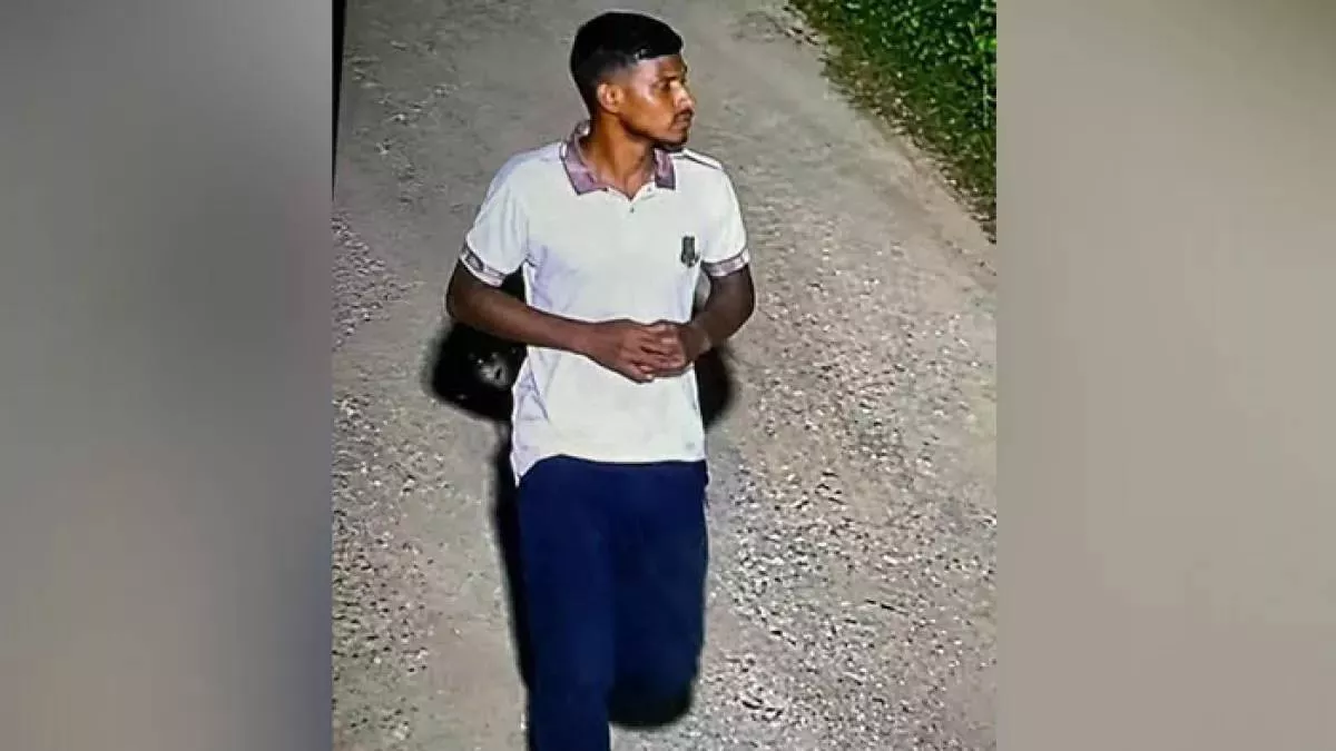 জাবিতে ছাত্রীকে ঝোপে নিয়ে ধর্ষণচেষ্টা, থানায় মামলা
