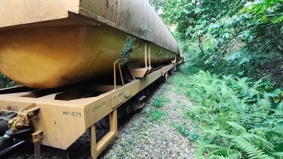 ৪ ঘণ্টা পর সিলেটের সঙ্গে সারা দেশের রেল যোগাযোগ স্বাভাবিক