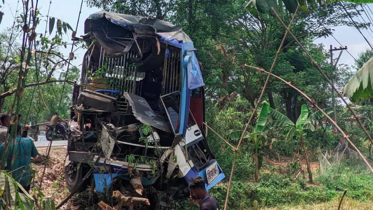 চট্টগ্রামে যাত্রীবাহী দুই বাসের সংঘর্ষে ৪ জন নিহত