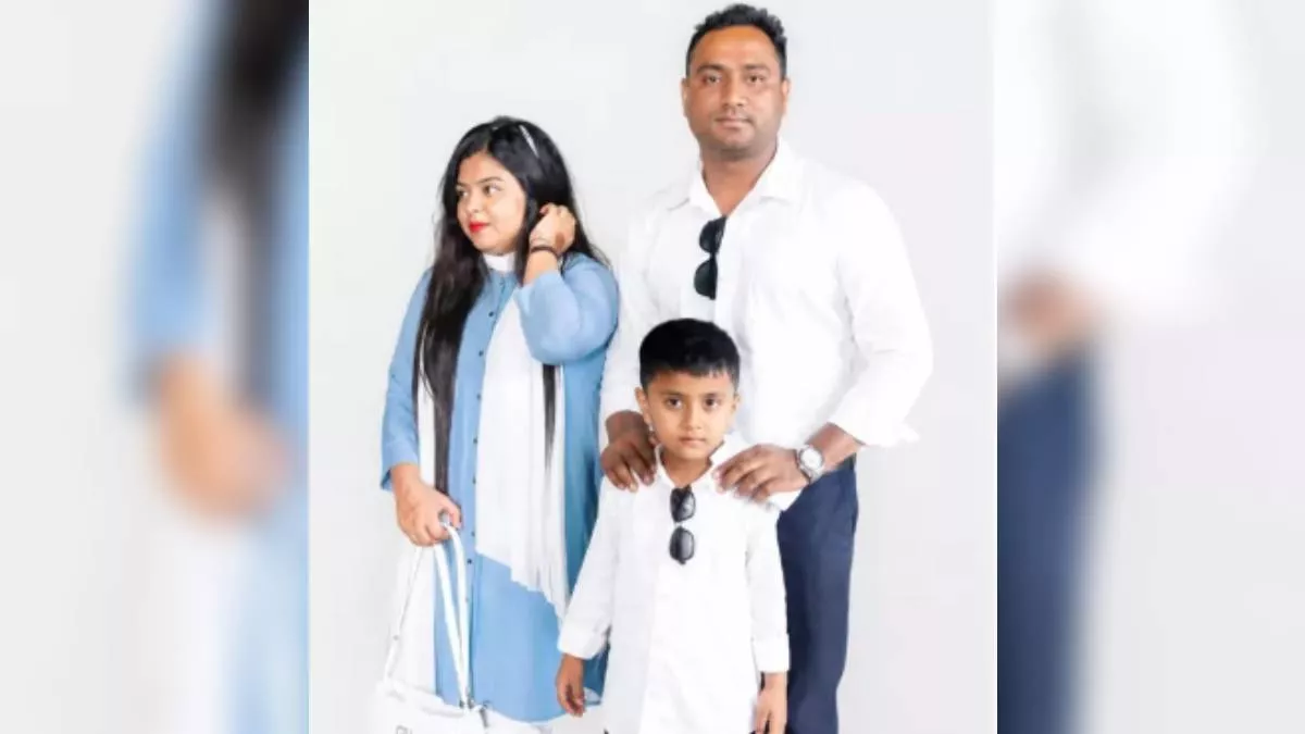 পিকআপের ধাক্কায় বাইক আরোহী স্বামী, স্ত্রী, সন্তান নিহত