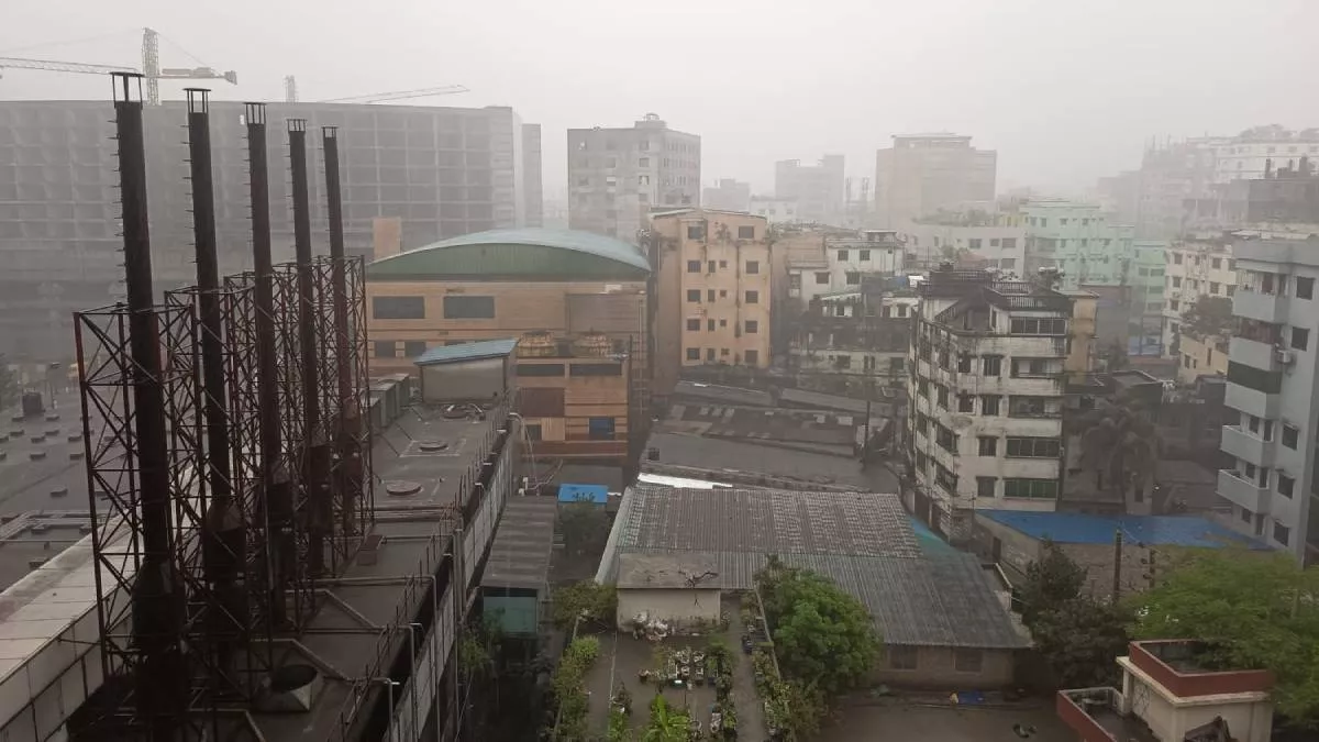 ঢাকায় ঝড়ো হাওয়াসহ বজ্রবৃষ্টি