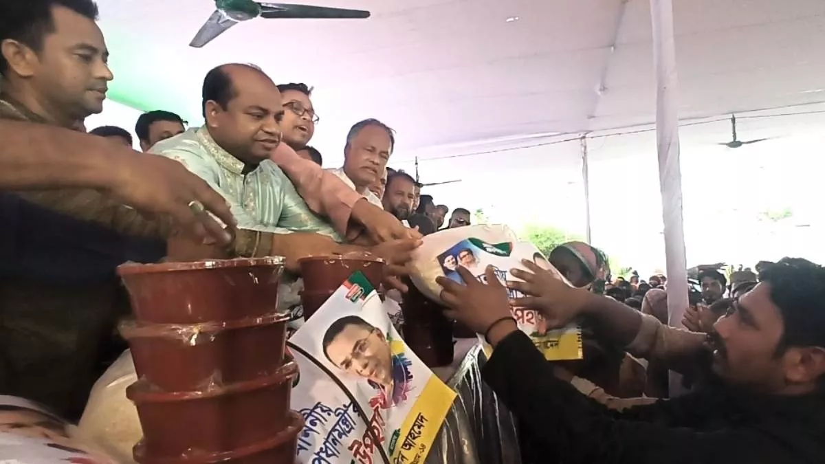 চন্দনাইশে এমপি জসীম উদ্দীনের উদ্যোগে ১৬০০ পরিবারের মুখে হাসি