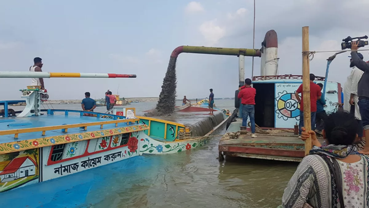 পদ্মায় বিলীন হওয়ার আশঙ্কা লক্ষাধিক ভিটাবাড়ি