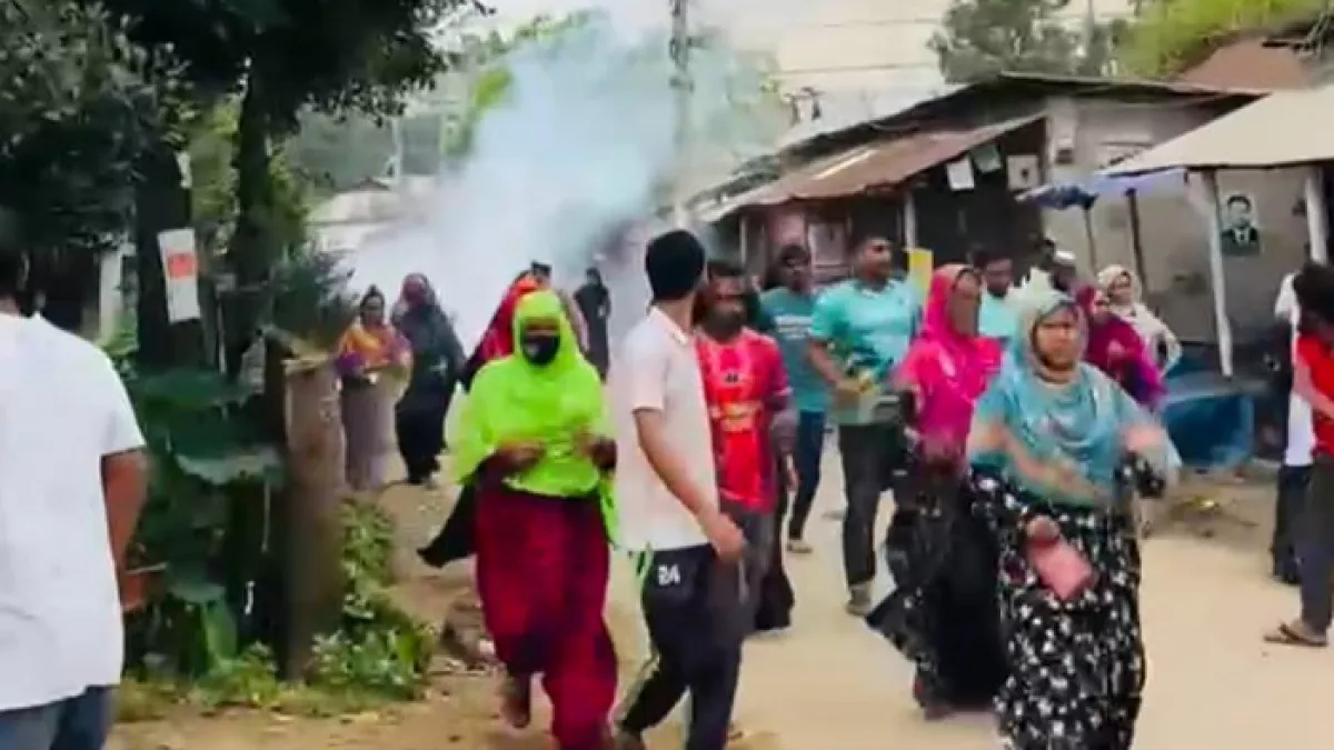 ঈদের ছুটি ও বেতনের দাবিতে আন্দোলন, পুলিশের সঙ্গে শ্রমিকদের পাল্টা ধাওয়া