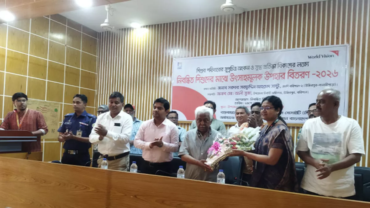 প্রতিভা বিকাশে শিশুরা পেল উপহার সামগ্রী