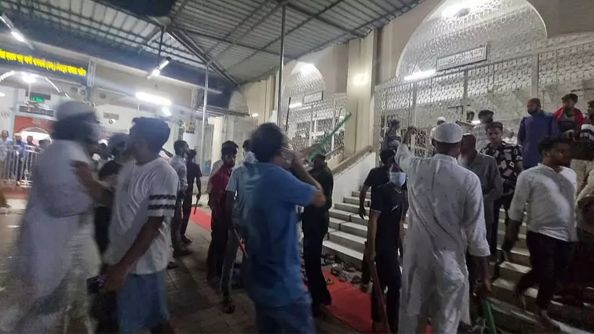 মাজারে হামলা: অশুভ প্রবণতা রুখতে হবে