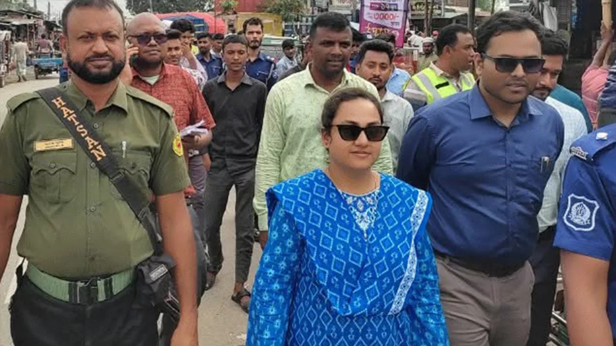  জলঢাকা ইউএনও রাস্তায় নামতেই যানজটমুক্ত