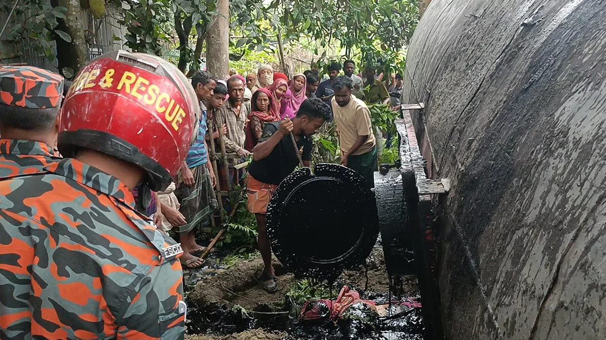 রায়গঞ্জে বিটুমিনবাহী ট্রাকের চাপায় নারী নিহত
