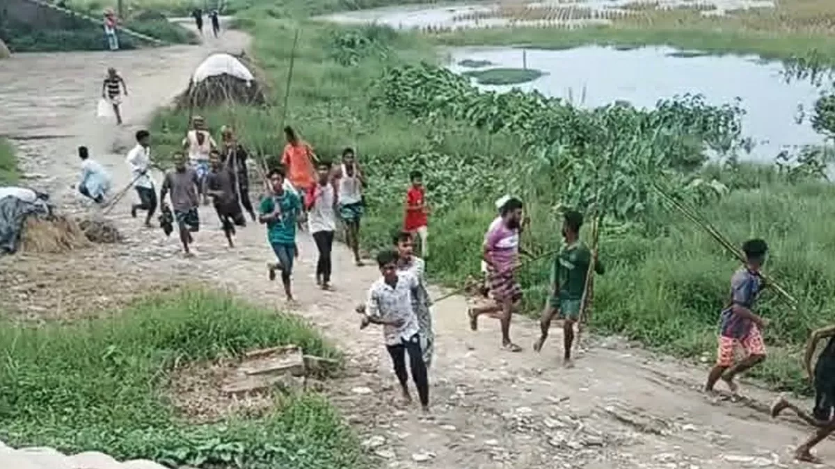 ভৈরবে ফেসবুকে স্ট্যাটাস দেওয়াকে কেন্দ্র করে সংঘর্ষ, আহত ২০