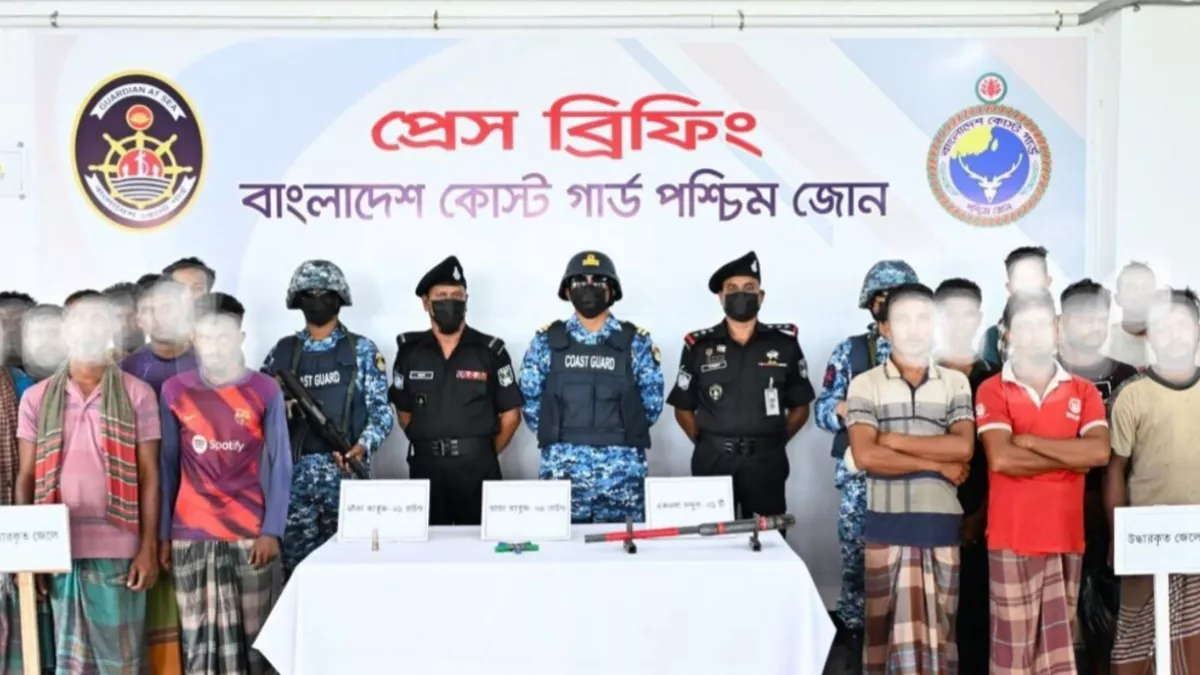 সুন্দরবনে বনদস্যুদের কবল থেকে ২১ জেলেকে উদ্ধার করল কোস্ট গার্ড