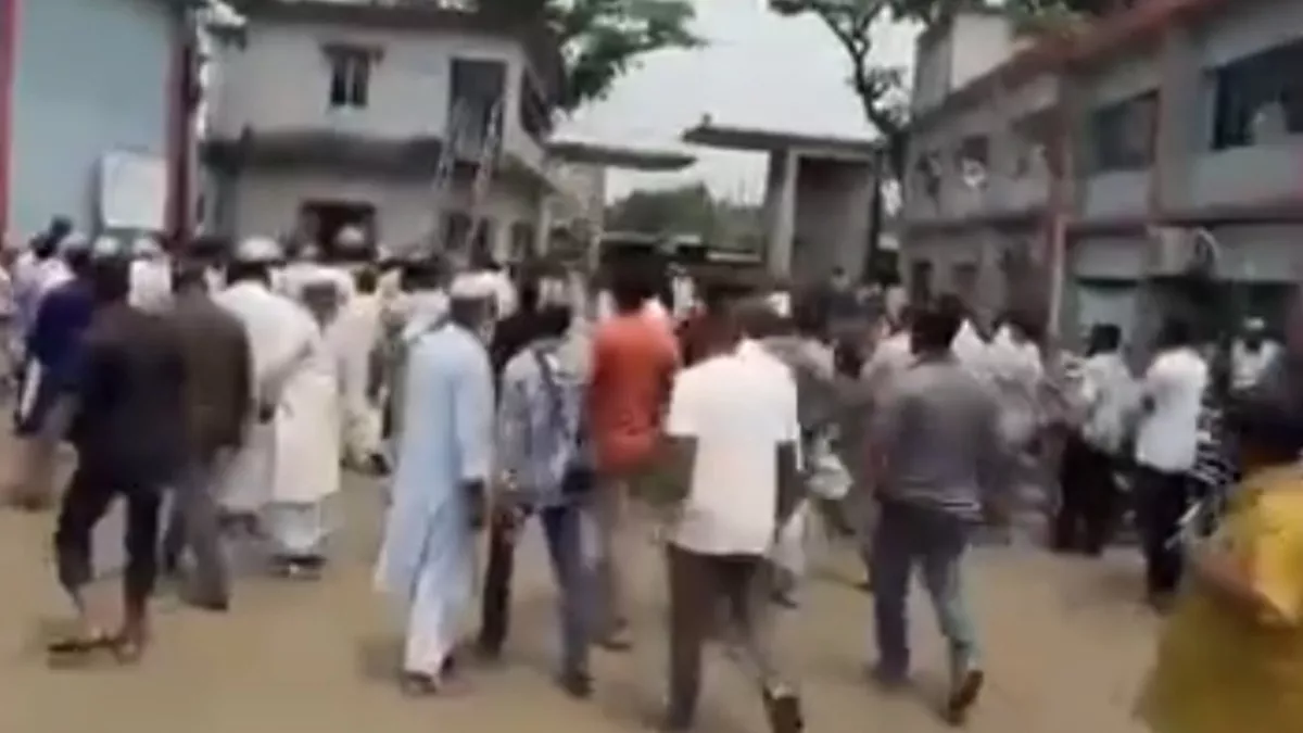 পশুরহাট ইজারা নিয়ে বিএনপি-জামায়াতের ধাওয়া-পাল্টা ধাওয়া