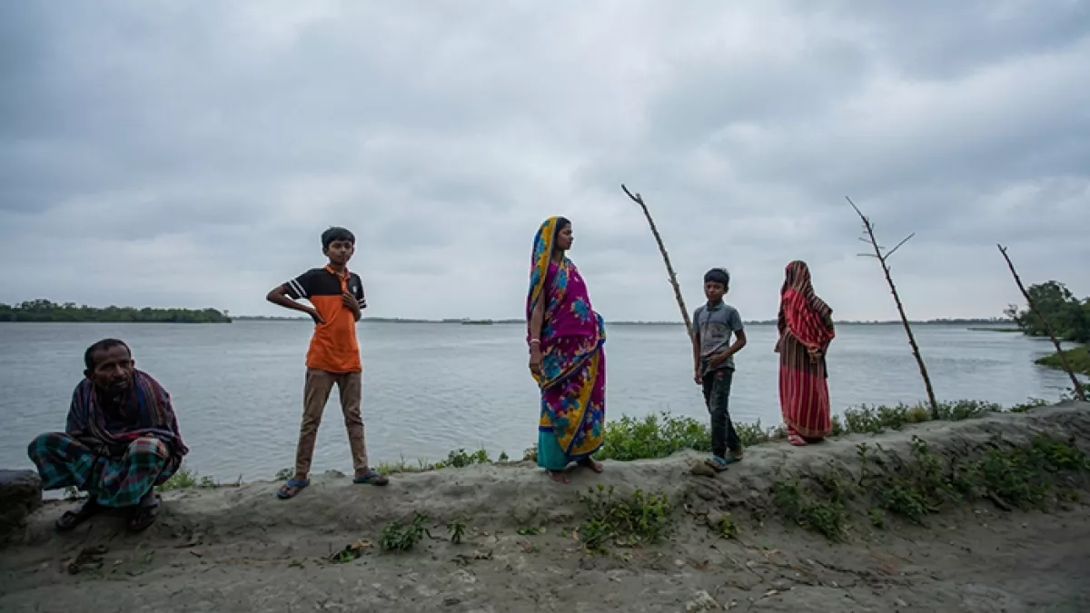 নীরব দুর্যোগের সঙ্গে লড়ছে উপকূলবাসী
