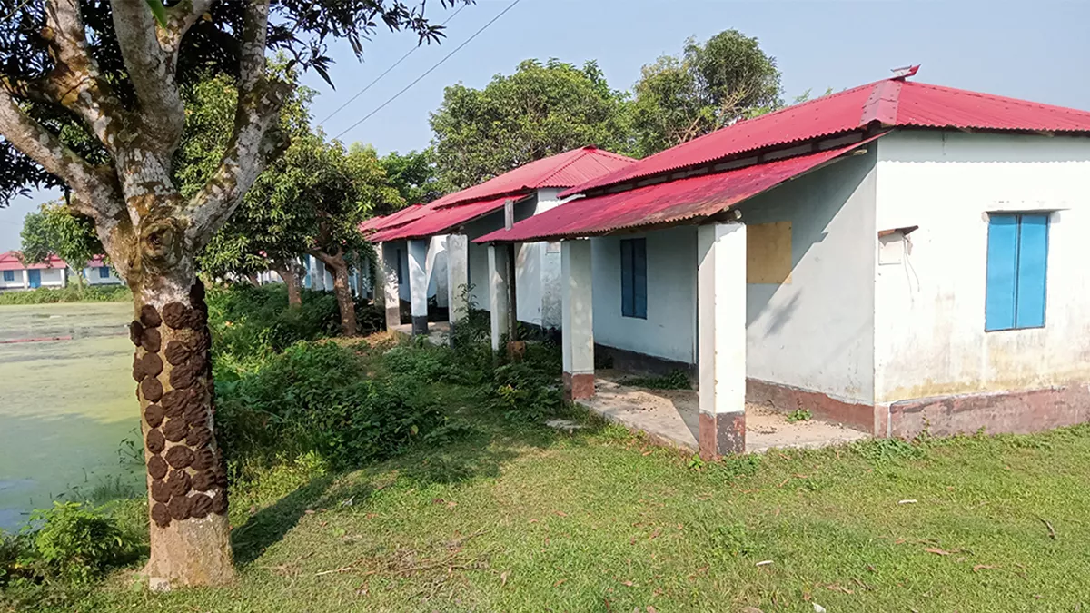 ২৫ কোটি টাকার আশ্রয়ণ প্রকল্পের অধিকাংশ বাড়িতেই তালা