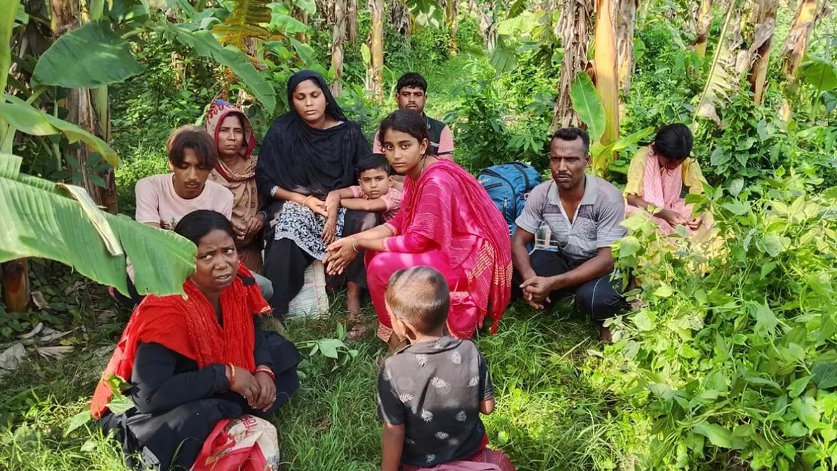 সীমান্তে অবৈধ অনুপ্রবেশের সময় ১০ জন আটক