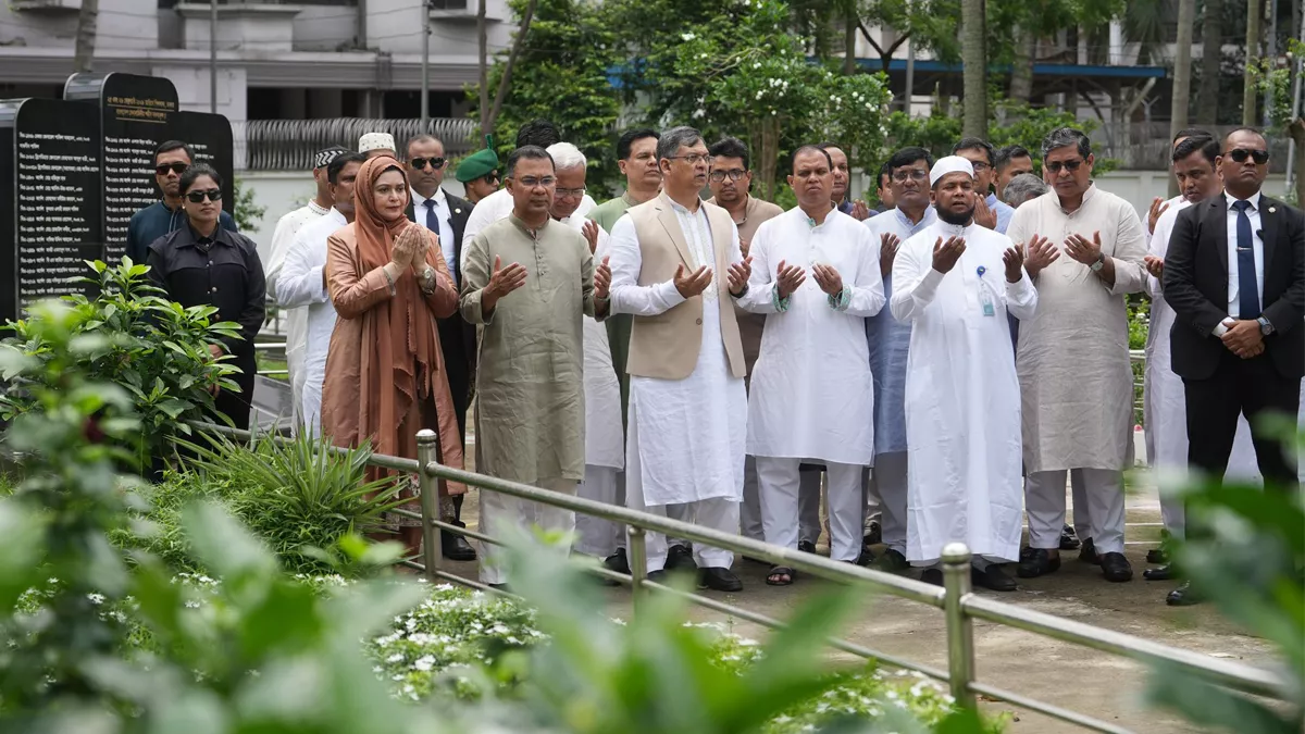 বিডিআর বিদ্রোহে নিহত সেনা কর্মকর্তাদের কবর জিয়ারত প্রধানমন্ত্রীর