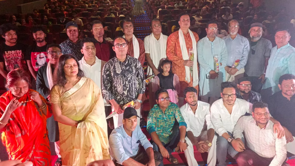  হলভর্তি দর্শকে বগুড়ায় ‘মুখোশ মুখো’র বিশেষ প্রদর্শনী
