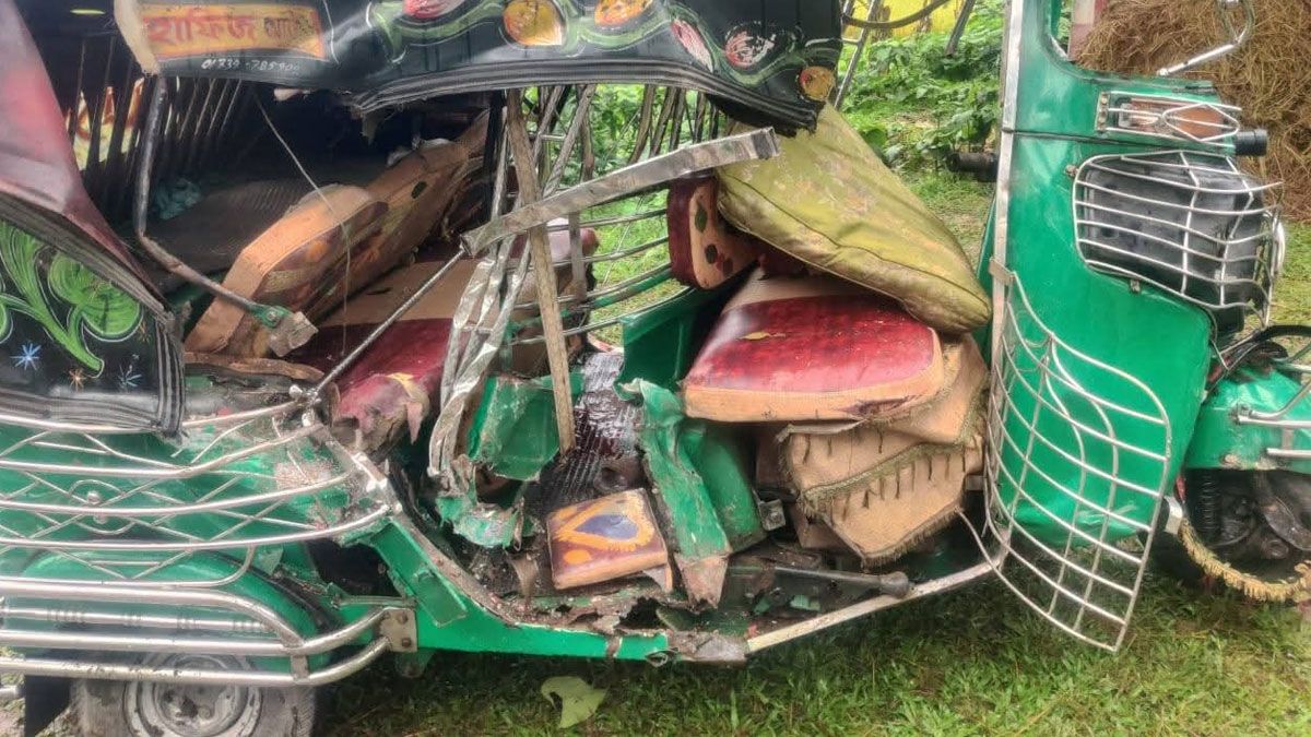 নেত্রকোনায় বাস–সিএনজি মুখোমুখি সংঘর্ষে ২ জন নিহত, আহত ৩