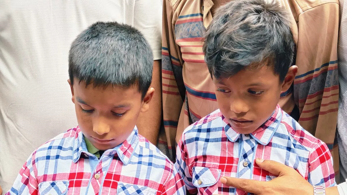 সিরাজগঞ্জের এতিম দুই ভাইয়ের পাশে দাঁড়ালেন প্রধানমন্ত্রী