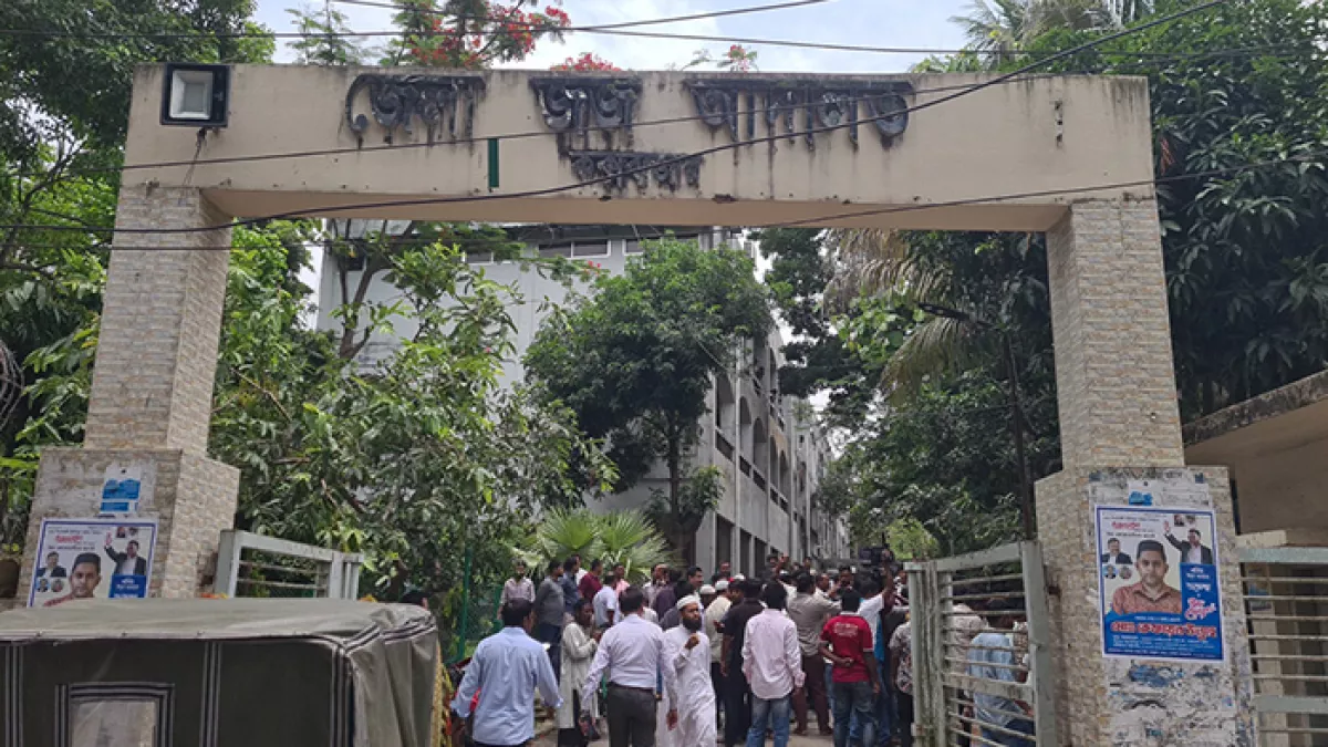 আদালত প্রাঙ্গণে বিএনপি নেতাসহ দুজন গুলিবিদ্ধ, আটক দুই