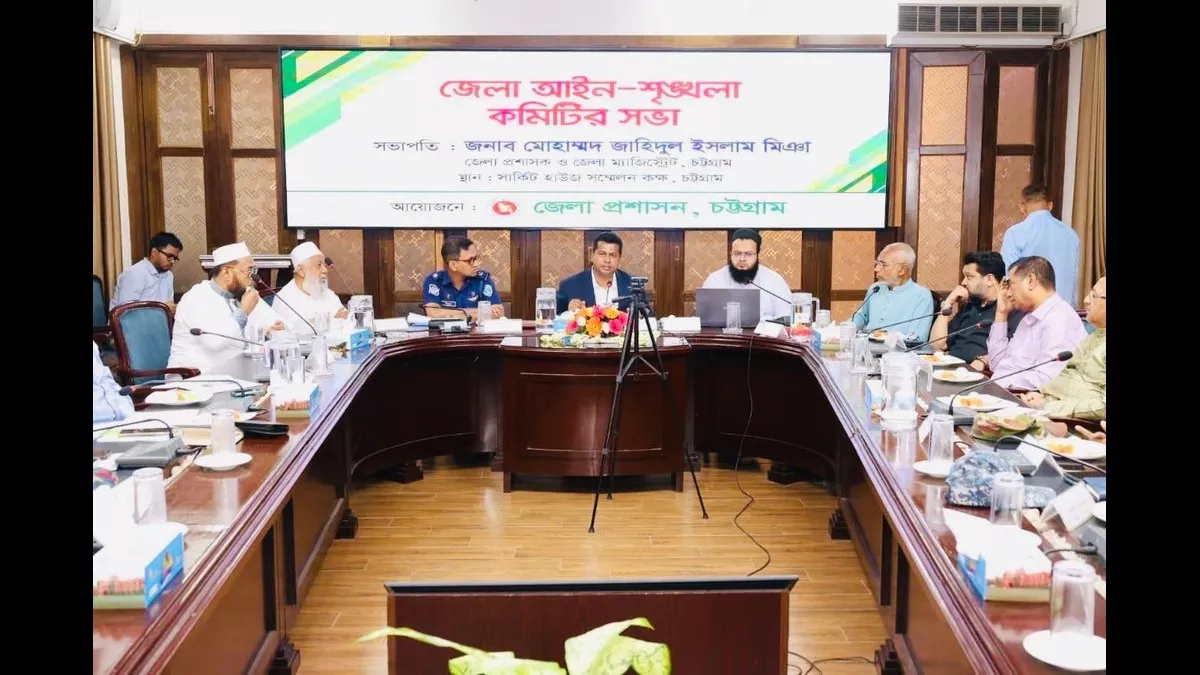 সড়ক-মহাসড়কে গরুর হাট নয়; অস্ত্র উদ্ধারে বিশেষ অভিযানের নির্দেশ ডিসির