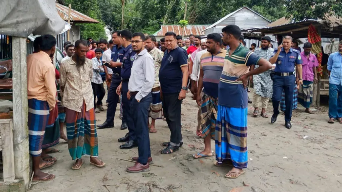 দুই পক্ষের বিরোধে সড়ক সংস্কার বন্ধ, মীমাংসার চেষ্টায় ইউএনও