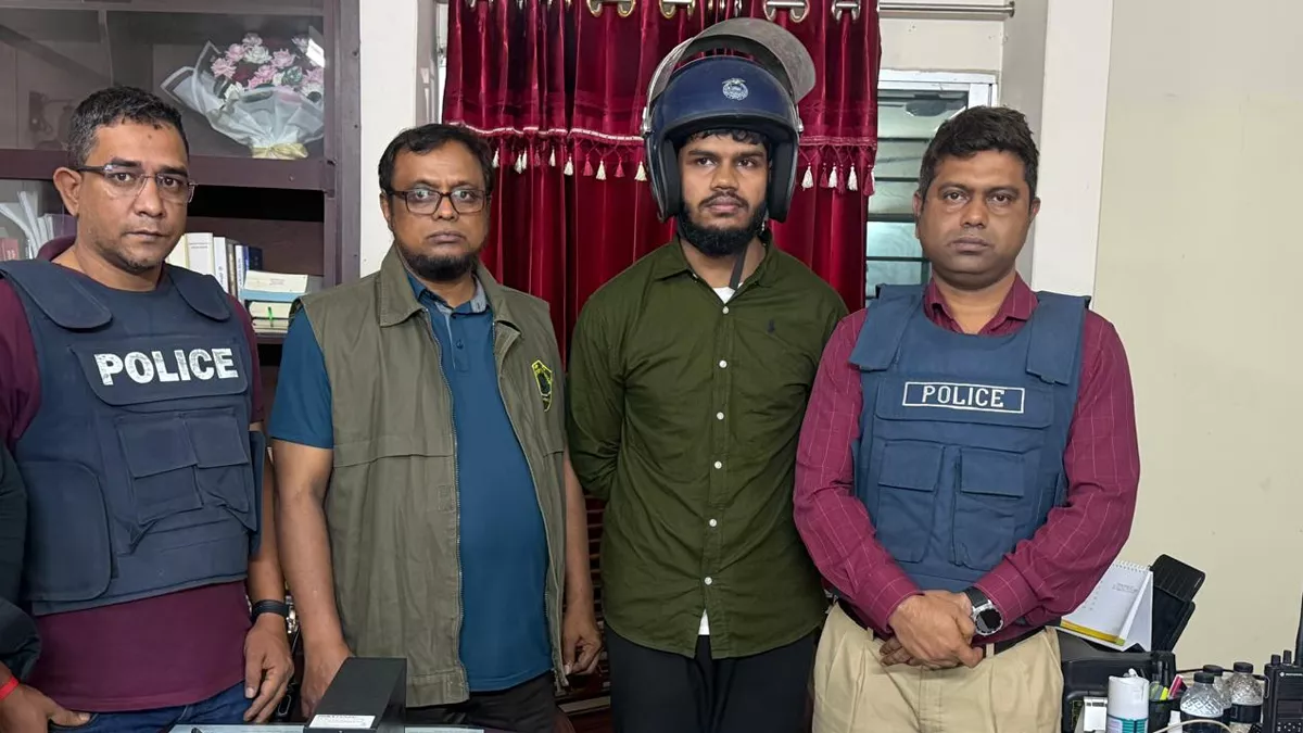 জঙ্গি সংশ্লিষ্টতায় চাকরিচ্যুত সেনা সদস্য সীমান্তে গ্রেপ্তার