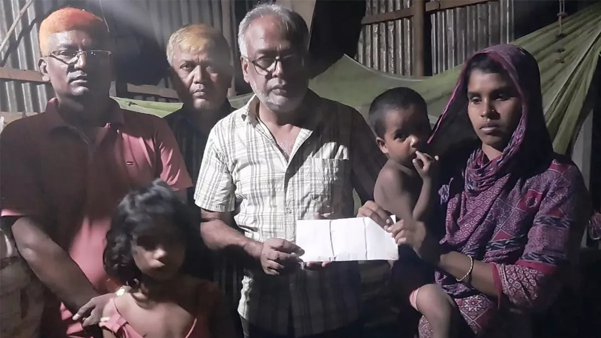 ‘ভাতের মার’ খাওয়া অসহায় পরিবারের পাশে প্রতিমন্ত্রী পুতুল