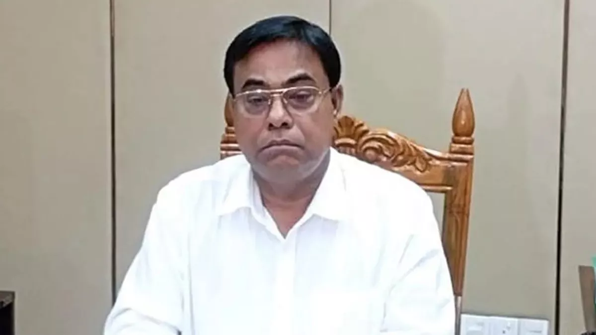 নতুন মামলায় গ্রেপ্তার সাবেক স্বরাষ্ট্র সচিব জাহাংগীর আলম