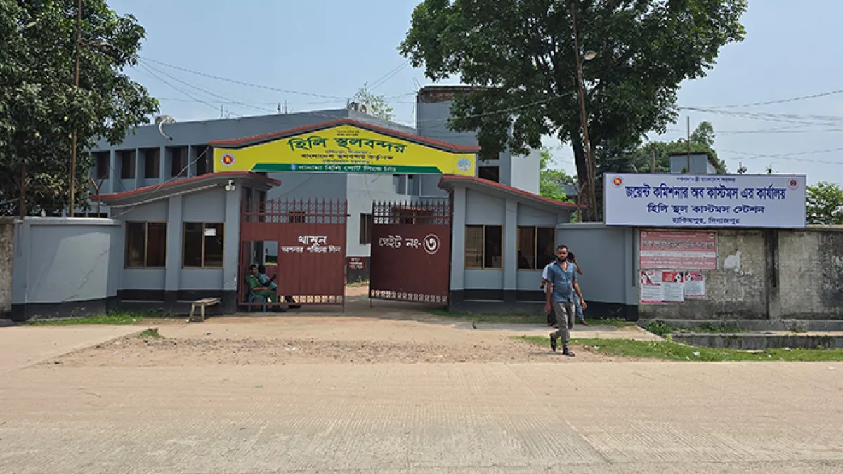 ৭৬ যানবাহন নিলামে তুলছে হিলি কাস্টমস