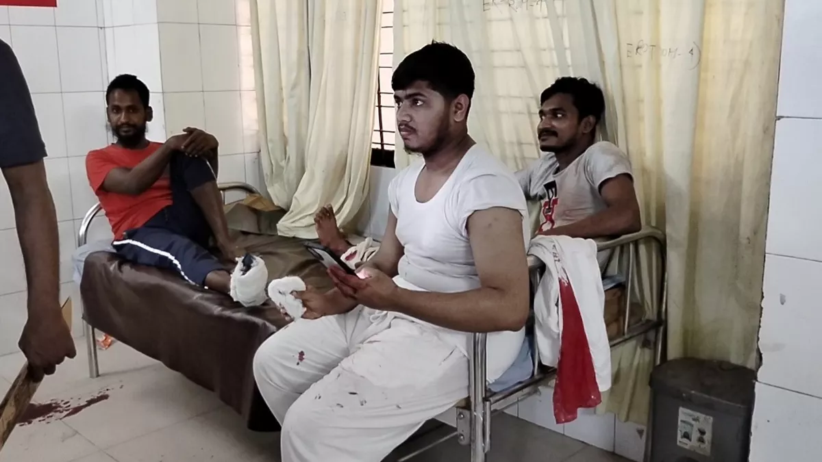 গরুর গুতো ও ছুরিকাঘাতে আহত হয়ে ঢাকা মেডিক্যালে ৮০ জন