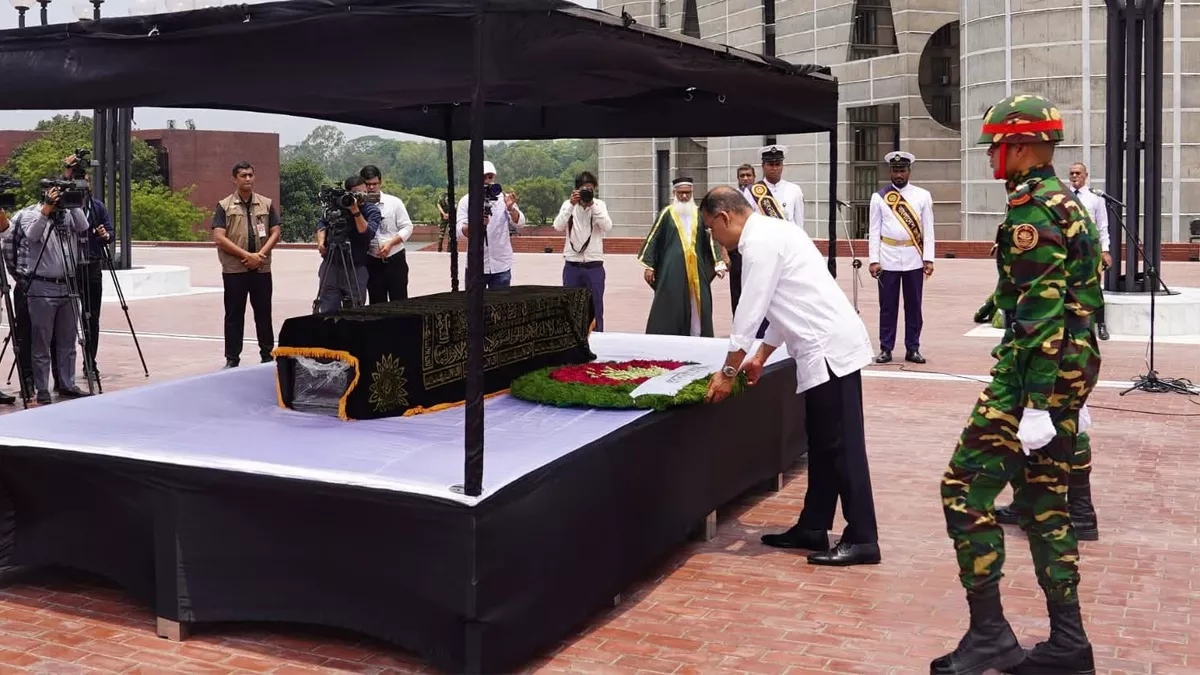 মিজানুর রহমান সিনহার জানাজার পর শ্রদ্ধা প্রধানমন্ত্রীর