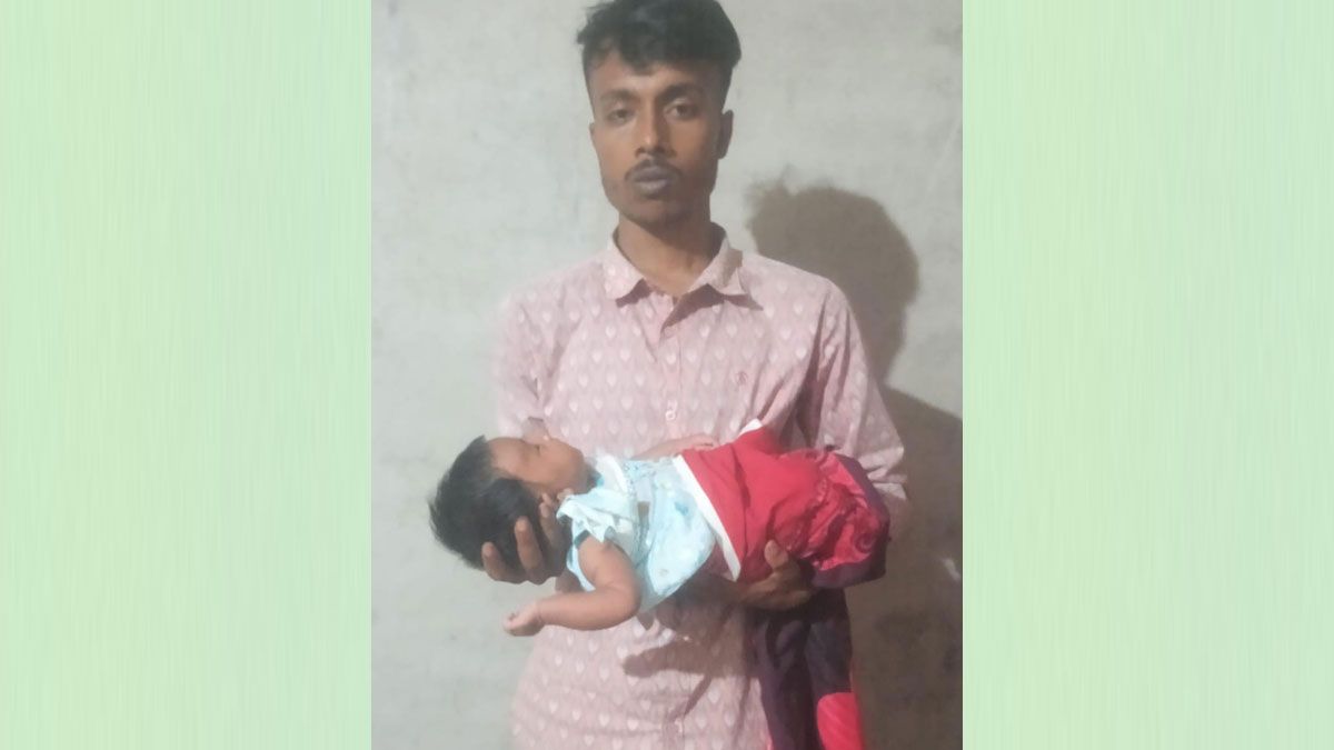 নবজাতক রেখে বাড়ি ছাড়লেন মা, সন্তানের কান্নায় অসহায় বাবা