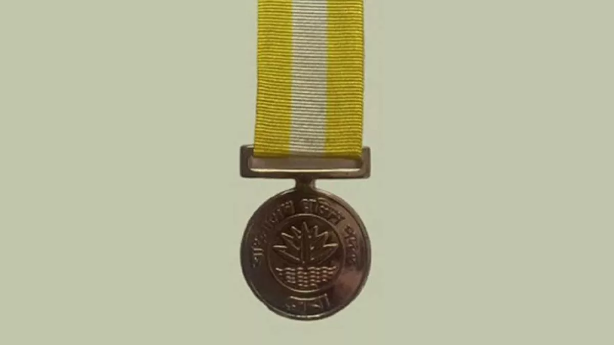 পুলিশ পদক নিয়ে বারবার বিতর্ক