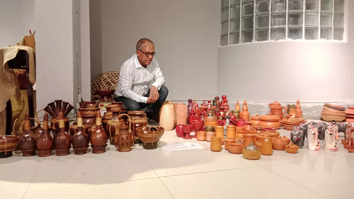 পোড়ামাটির রূপবৈচিত্র্যে অপরূপ আলিয়ঁস 
