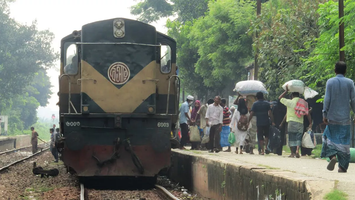 বুড়ো ইঞ্জিনে ঈদযাত্রা