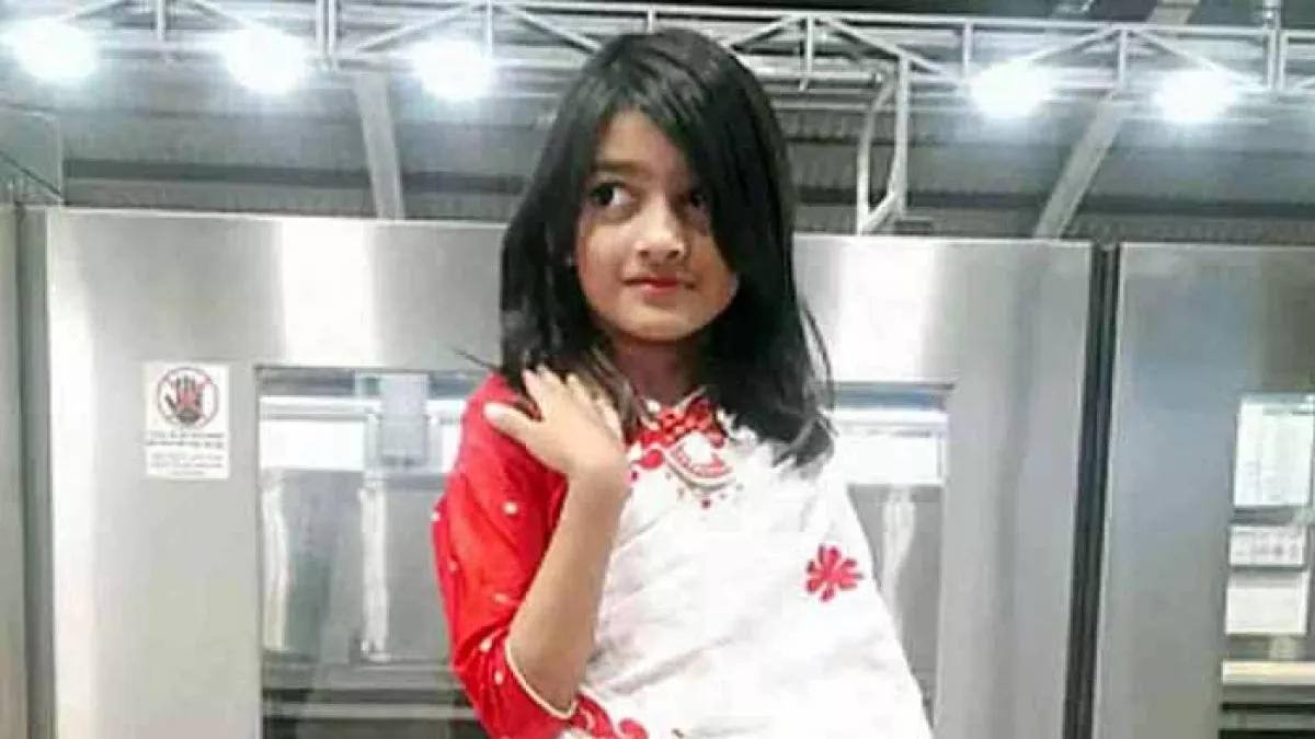 বাইরে মেয়েকে খুঁজছিলেন মা, ভেতরে চলছিল বিভীষিকা