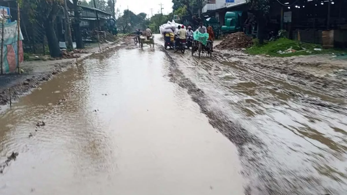 ধামইরহাটে আমাইতাড়া-রাঙ্গামাটি সড়কের বেহাল দশা, জনদুর্ভোগ চরমে