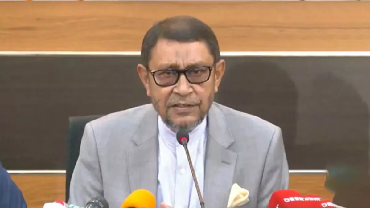 টিকা নিয়ে দোষীদের খোঁজার আগে মায়ের বুক ভরা রাখতে হবে: স্বাস্থ্যমন্ত্রী