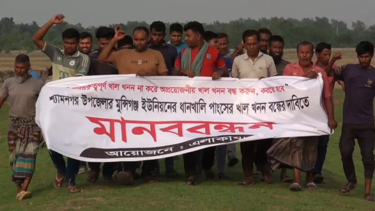 খাল খননে কৃষিজমি নষ্টের অভিযোগে কৃষকদের বিক্ষোভ
