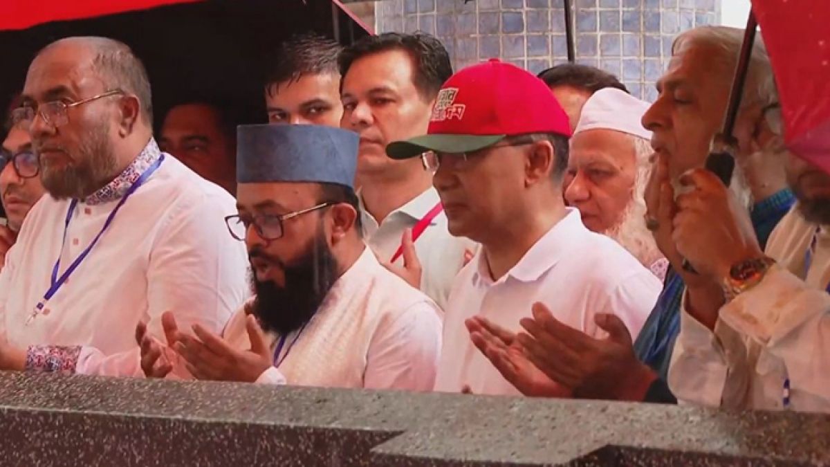 হজরত শাহজালাল (রহ.) এর মাজার জিয়ারত প্রধানমন্ত্রীর