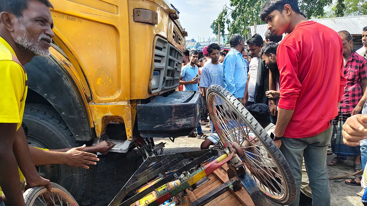 সিংড়ায় ট্রাকচাপায় অটোভ্যান যাত্রী নিহত, আহত ৩