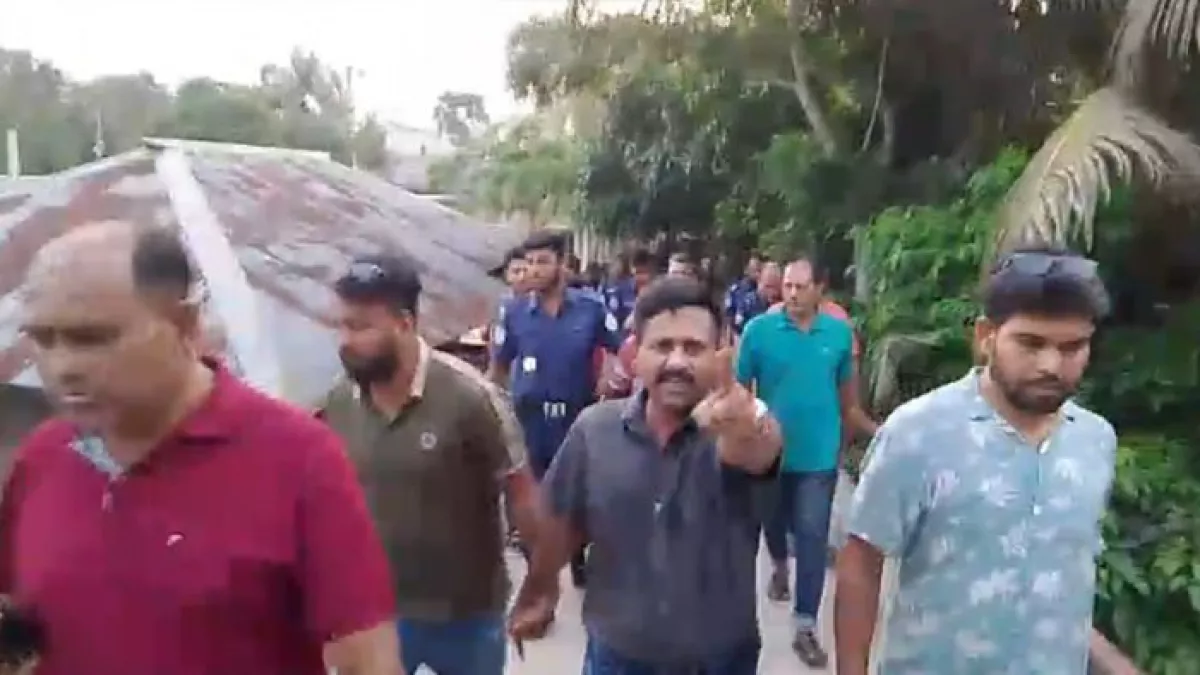 উজিরপুরের ‘স্বঘোষিত’ চেয়ারম্যান সাইফুল ইসলাম গ্রেপ্তার
