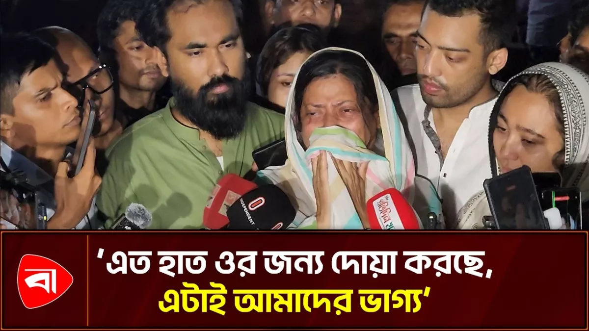 গণভবনের ব্যাগ চুরি করেননি কারিনা, দাবি মায়ের