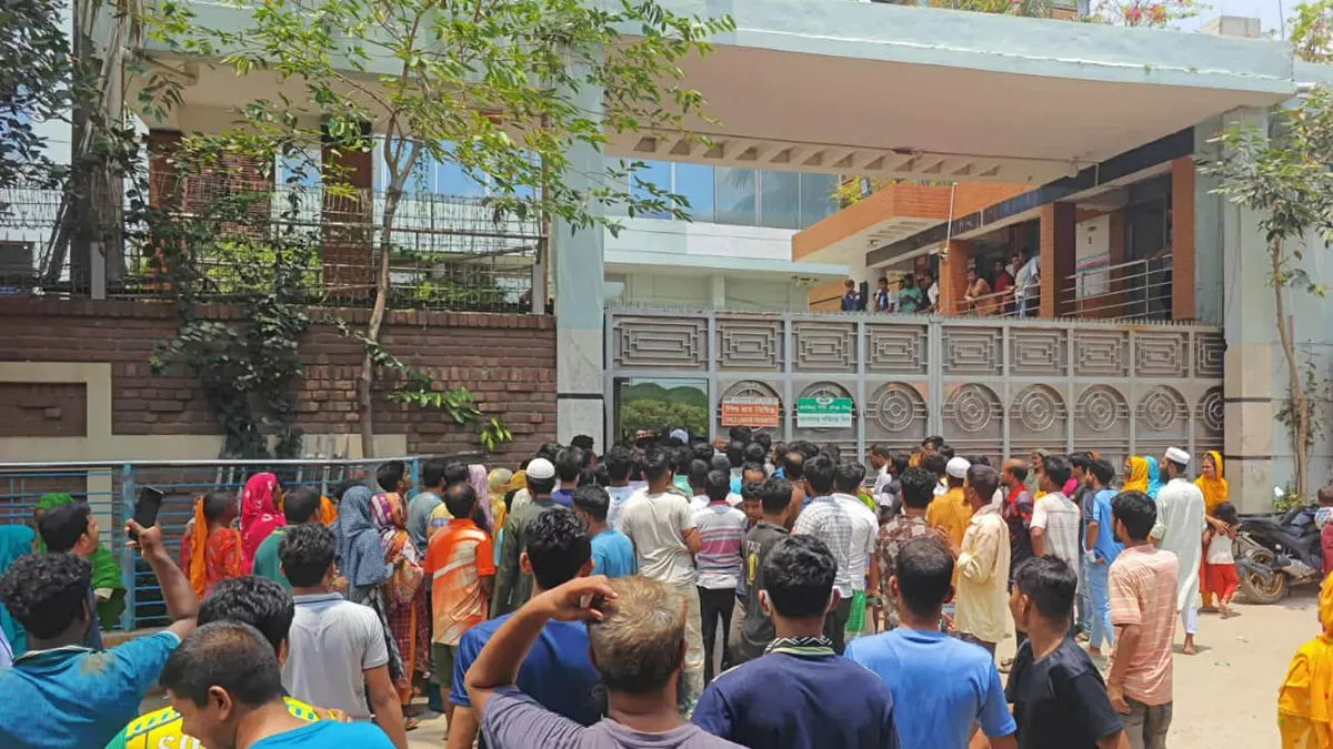 ফতুল্লায় ফারিয়া গার্মেন্টসে কর্মকর্তার ঝুলন্ত মরদেহ উদ্ধার 
