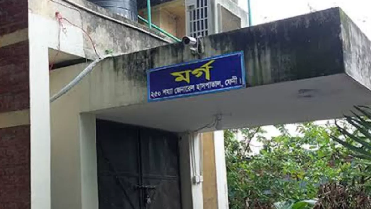 ফেনীতে বাসচাপায় প্রাণ গেল বাবা-ছেলের