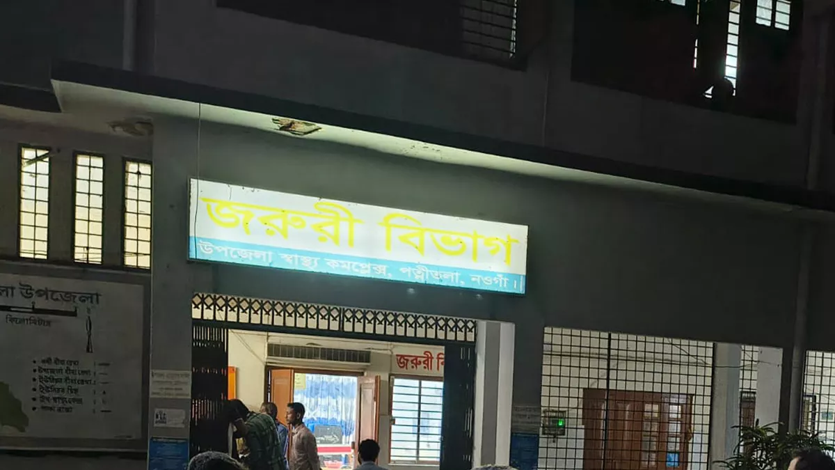 নওগাঁয় প্রাইভেট কার নিয়ন্ত্রণ হারিয়ে নিহত দুইজন